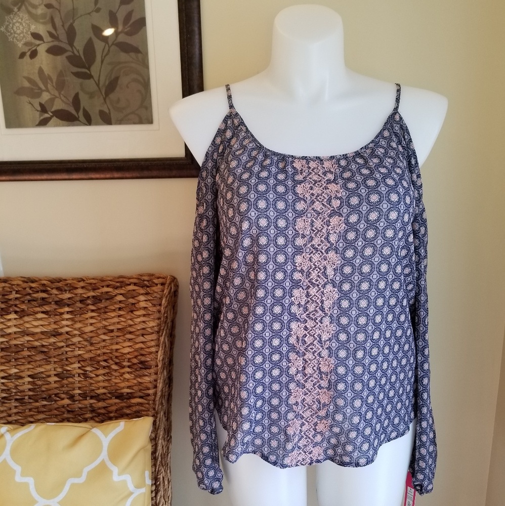 🛒Xhilaration Peep Shoulder Boho Style Top Navy M